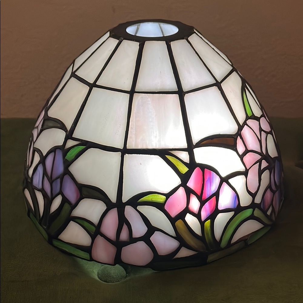 Vintage Dale Tiffany Lamp Shade - Picture 16 of 16